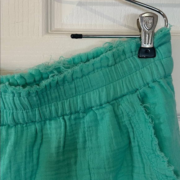 3/$15! Goa Beachwear by Japna. Women's Green Casual Shorts - Picture 4 of 4